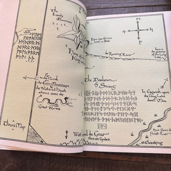 The Hobbit J.R.R. Tolkien Collectors Edition Hardcover Slipcase Green Speckled - Picture 5 of 7